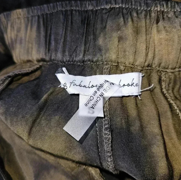 Young fabulous and broke - Picture 3 of 3